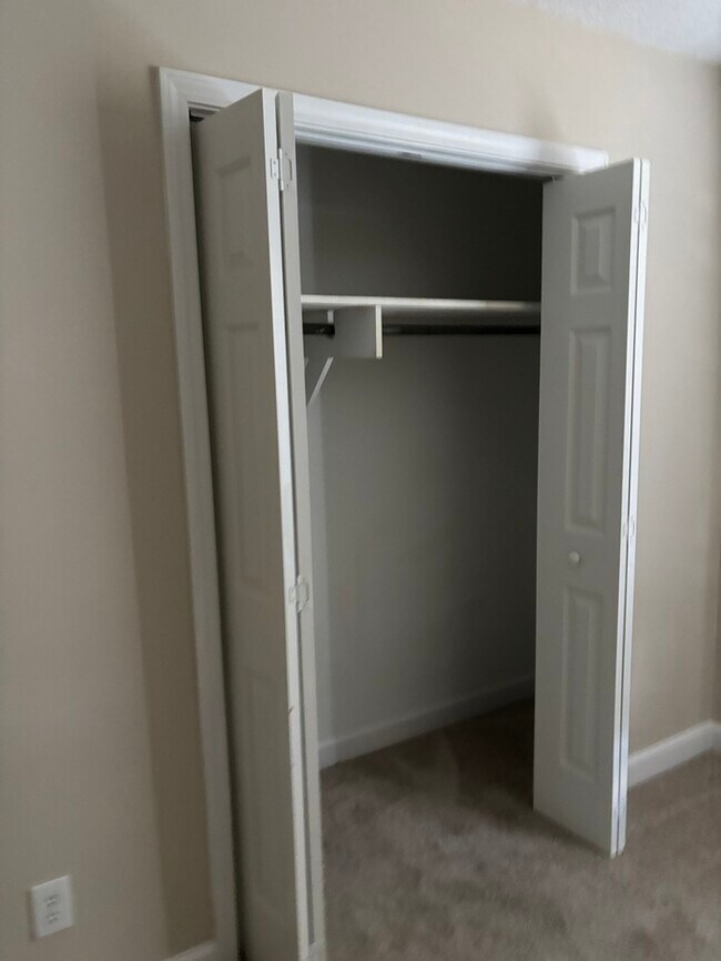 Building Photo - 162 W Hampton St