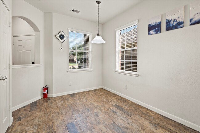 Building Photo - 8243 Mandalay Bay Dr