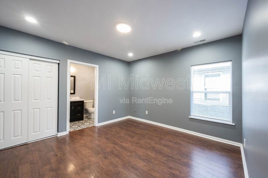 Building Photo - 3157 E Washington St