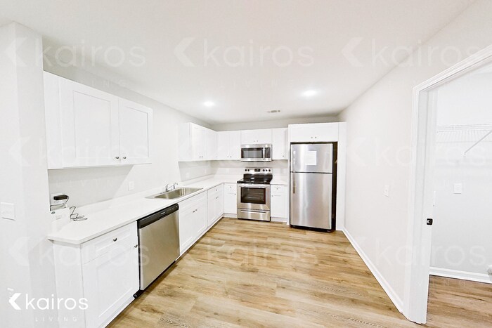 Building Photo - 10 Bungalow Cir