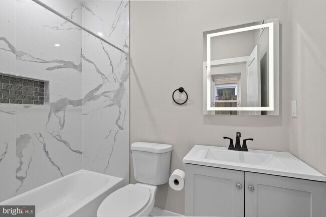 Building Photo - 2234 Master St