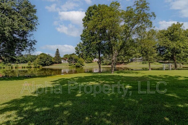 Building Photo - 106 Steeplechase Ct