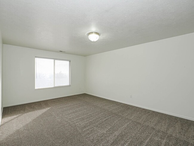 Building Photo - 2 Bedroom, 2 Bathroom Home