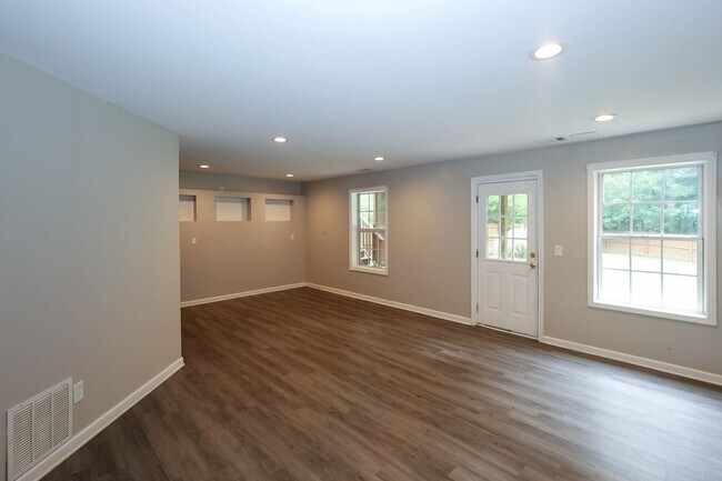 Building Photo - 2895 Haynes Club Cir SW
