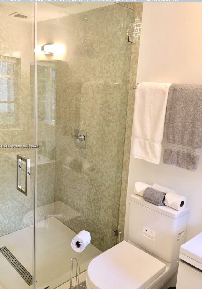 Building Photo - 700 16th St