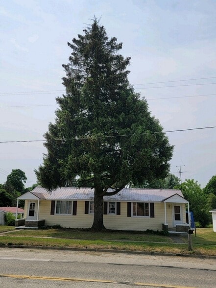Primary Photo - 305 W Main St