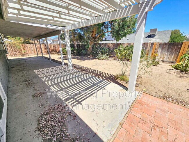 Building Photo - 528 Heatherglen Dr
