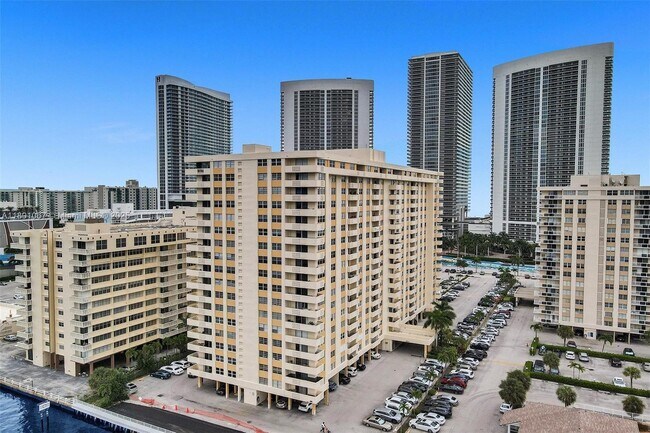 Building Photo - 1833 S Ocean Dr