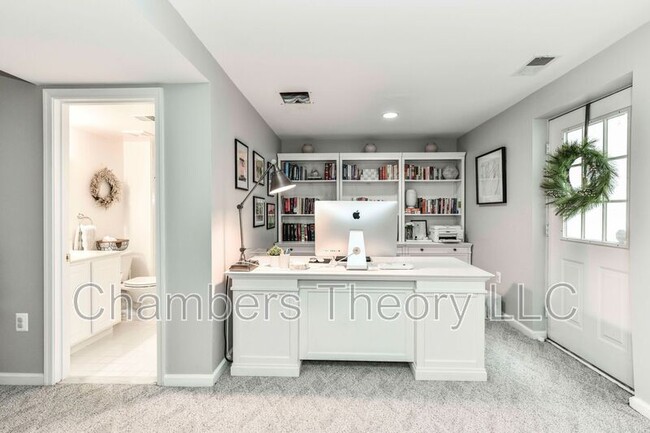 Building Photo - 6866 Melrose Dr