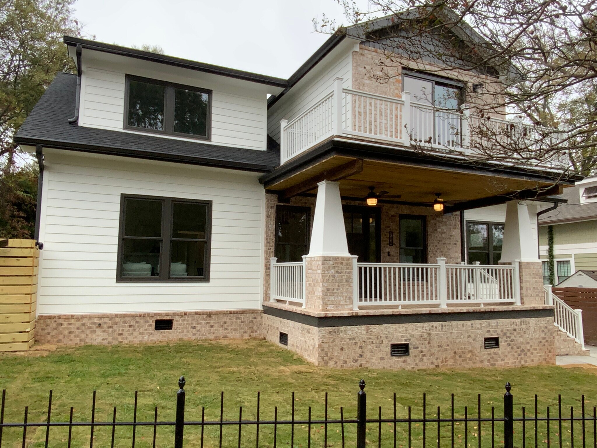 Building Photo - 116 3rd Ave