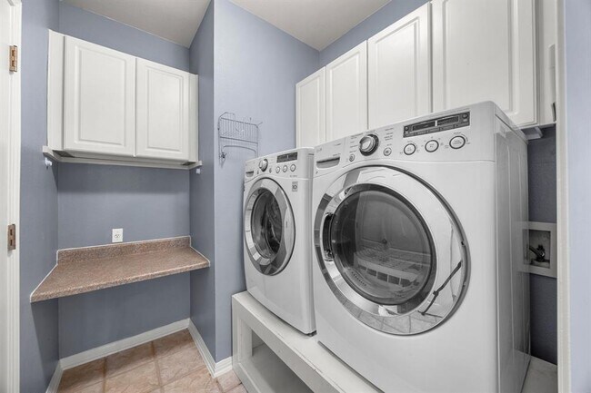 Building Photo - 15041 Calaveras Dr