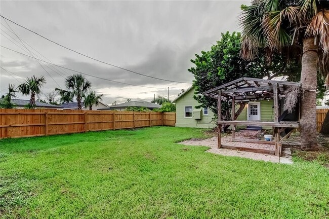 Building Photo - 14056 Marguerite Dr