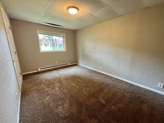 Building Photo - 4 Bedroom Twinhome in West Fargo!!