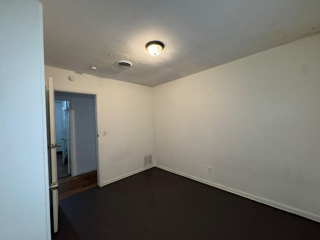 Building Photo - 416 Sun Ct