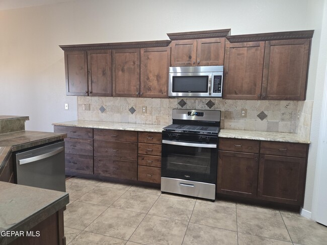 Building Photo - 6617 Cabana Del Sol Dr