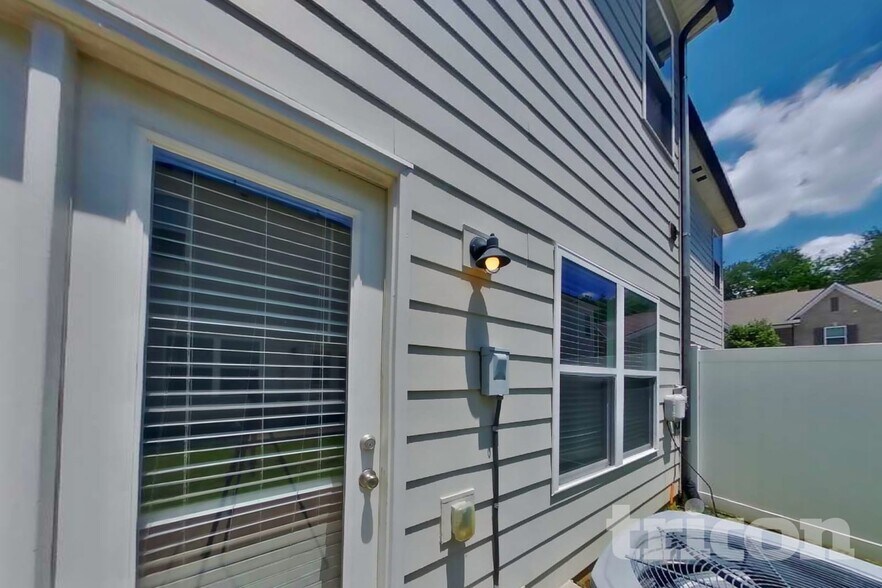 Building Photo - 403 Riverwood Ct