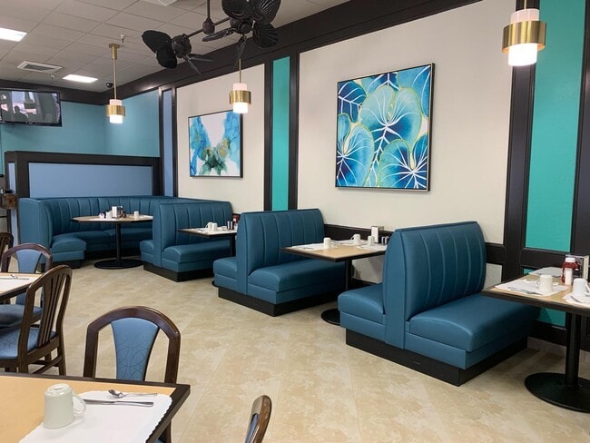 Building Photo - 302 Capri Dr