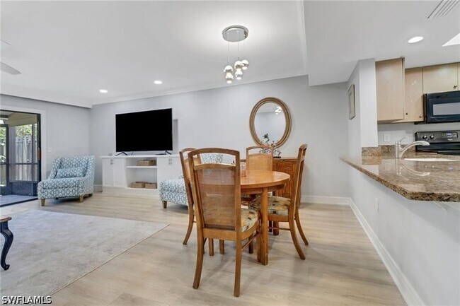 Building Photo - 790 Meadowland Dr