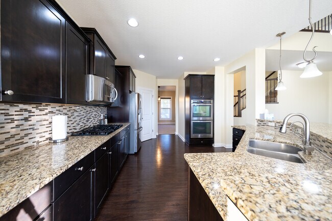 Building Photo - 5075 Jewel Ln N