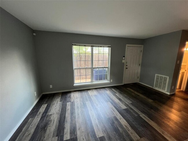 Building Photo - 5808 Wellington Dr