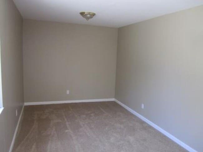 Building Photo - CHARMING 3 BEDROOM, 1 BATHROOM HOME IN DOW...