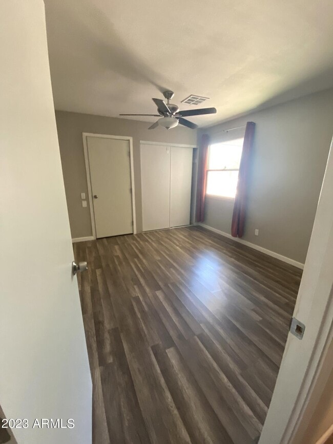 Building Photo - 4627 W Rose Ln