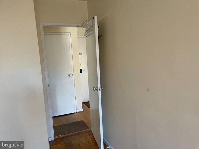 Building Photo - 940 25th St NW