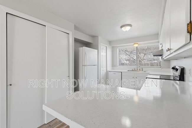 Building Photo - 1510 Storey St