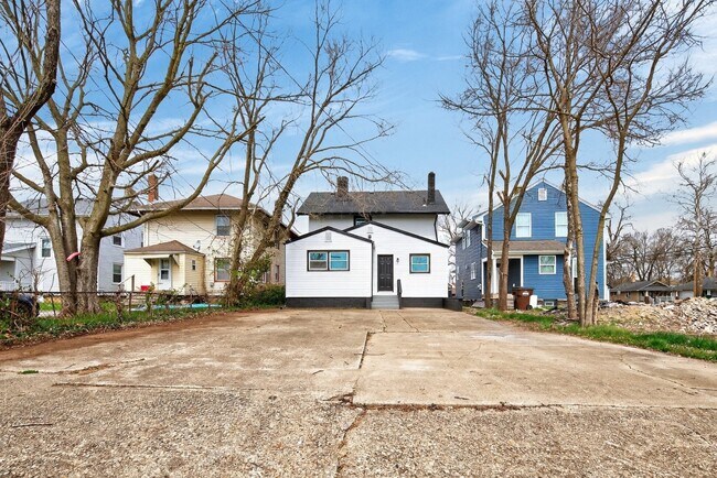 Building Photo - 716 15th Ave