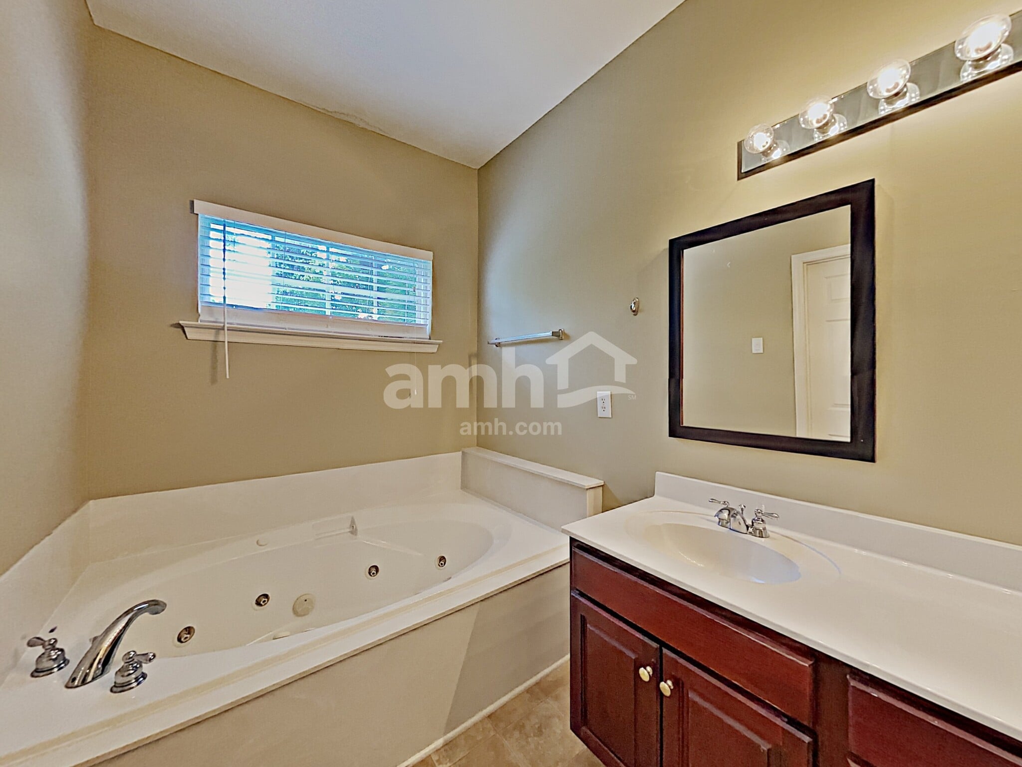 Building Photo - 661 Sugar Mill Dr