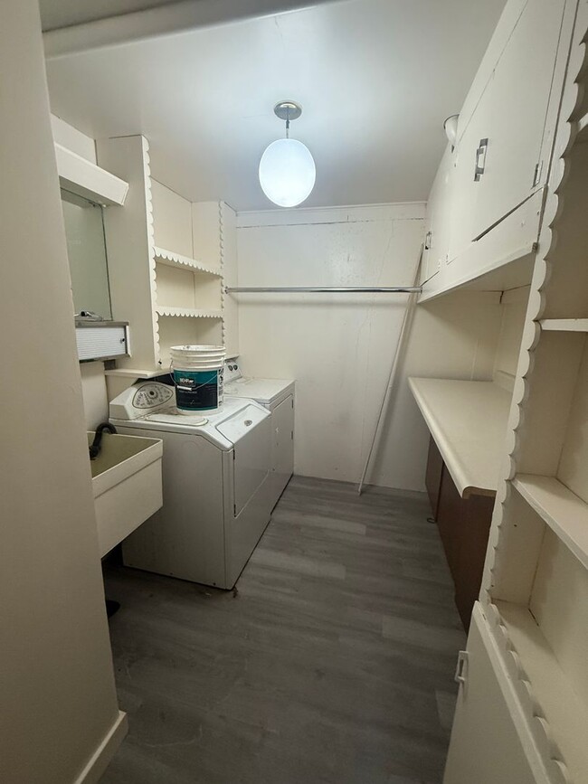 Building Photo - Beautifully Updated 3-Bed, 2-Bath Home – 2,088 Sq Ft with 2-Car Garage