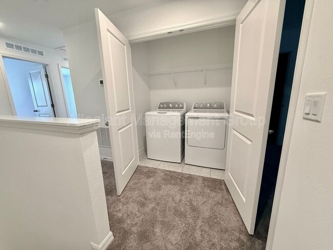 Building Photo - 1622 Fan Palm Dr