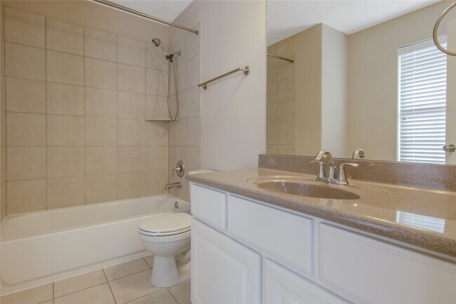 Building Photo - 908 W 26th St
