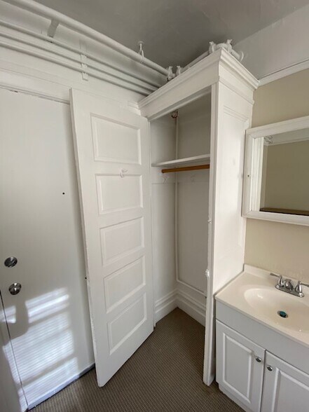 Building Photo - 524 Columbus Ave