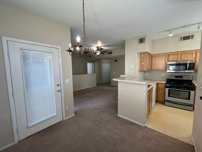 Building Photo - Gated community 2beds/2baths condo in Rhod...