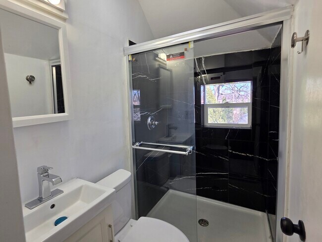 Building Photo - 122 Hawley St