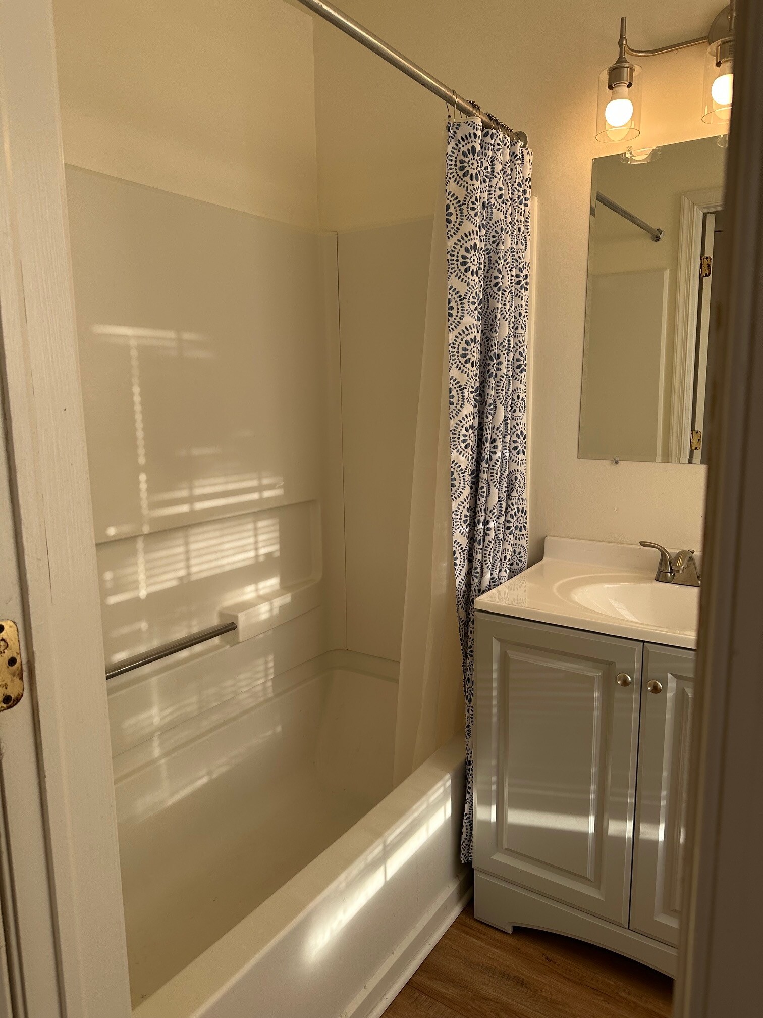 Building Photo - 517 Sally Ln