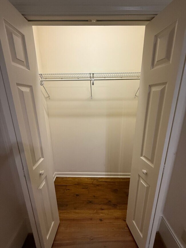 Building Photo - Charming Historic Home – Spacious 2-Bedroom Apartment in Boulevard/Normaltown