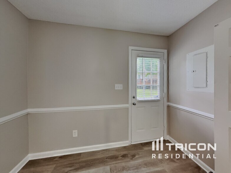 Building Photo - 5005 Baffin Ct