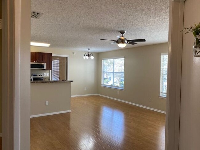 Building Photo - RENT SPECIAL-Regency Park at Lake Mary Corner Unit with Wrap-Around Balcony!