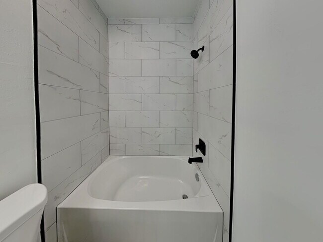 Building Photo - 473 Linden Ave S