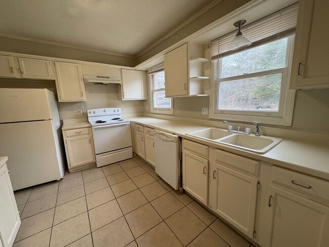 Building Photo - 3 Bed/2.5 Bath in Brookwood Subdivision