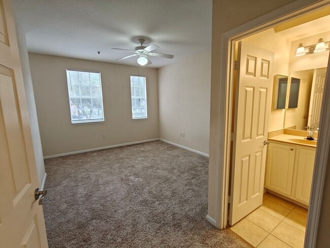 Building Photo - Beautiful 3 Bedroom, 2 Bathroom Townhome with Garage – Pet Friendly!