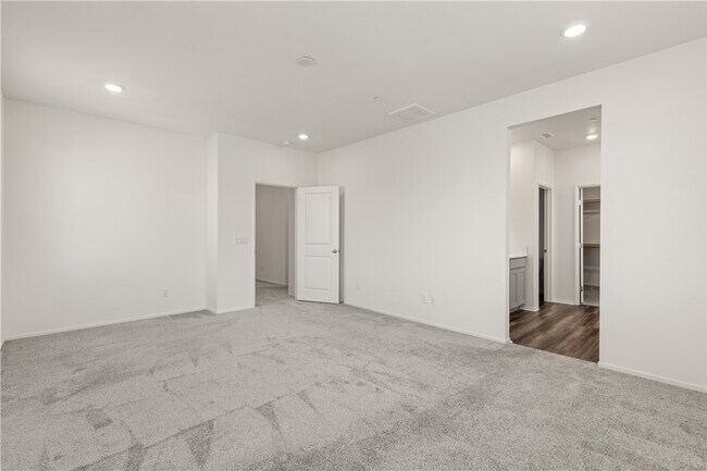 Building Photo - 895 Brookdale Dr