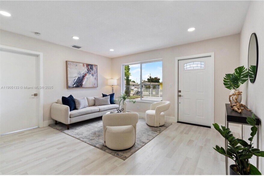 Building Photo - 4220 SW 21st St