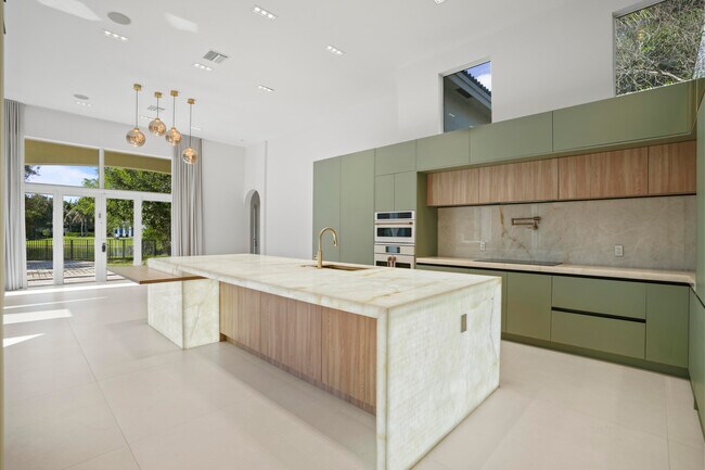 Building Photo - 3201 E Stonebrook Cir