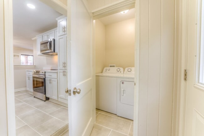 Building Photo - Charming 3-Bedroom Home with Modern Upgrades and Spacious Backyard in a Peaceful Neighborhood