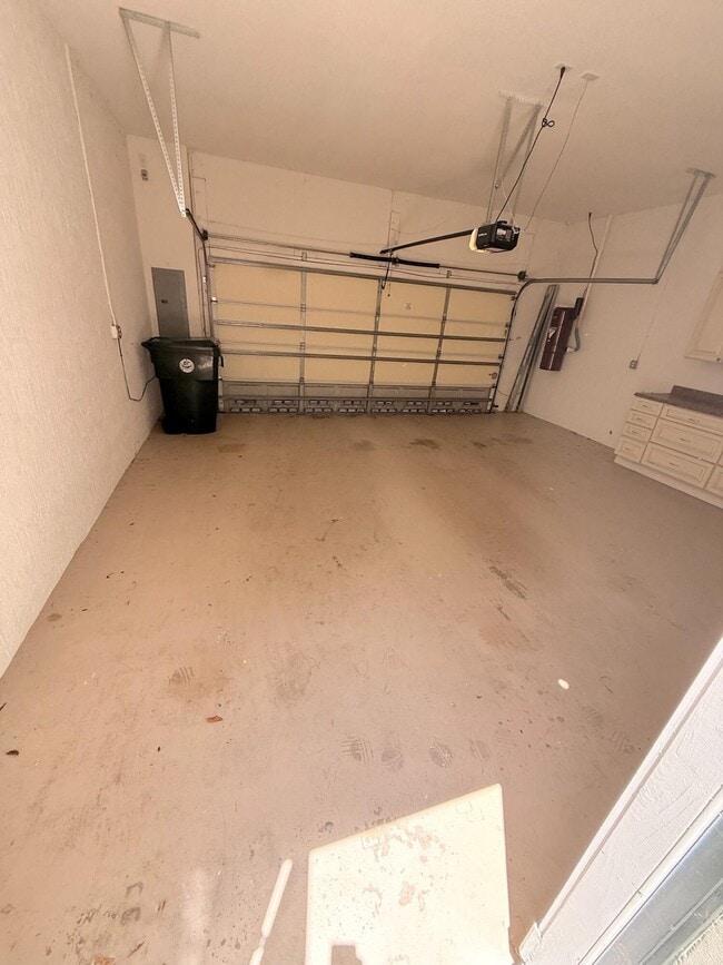 Building Photo - 708 NW 83rd Pl