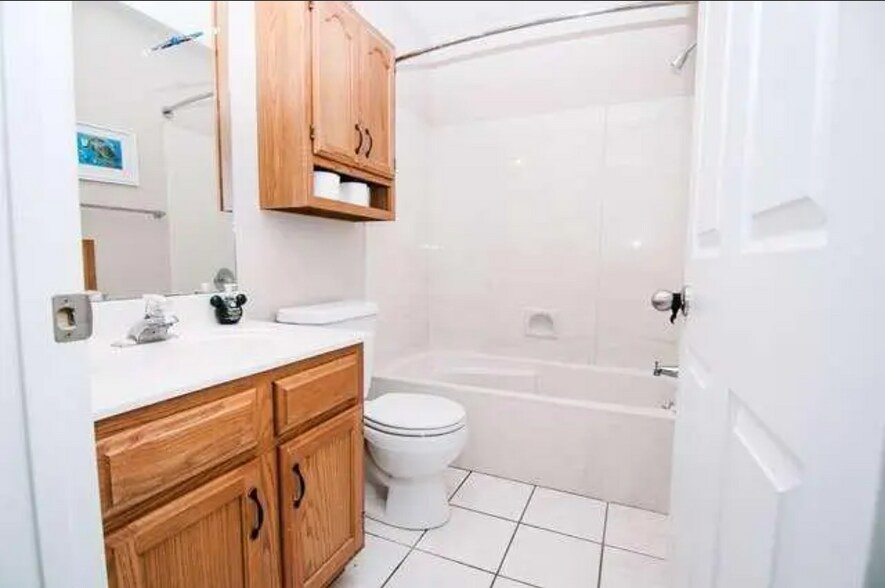 Building Photo - 7302 Gladstone Dr