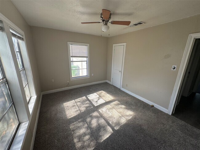 Building Photo - 115 Carter St